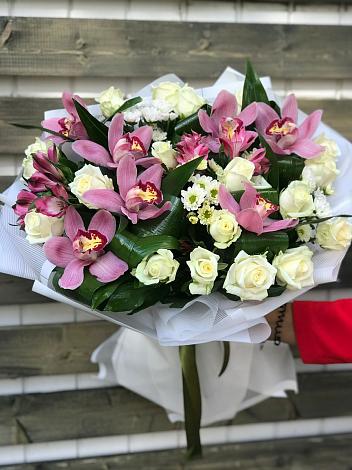 Букет цветов из: Розы и Хризантемы в Мирный