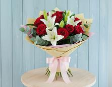 Букет цветов из:  Лилии и Розы #REPLACE_PRED# Мирный