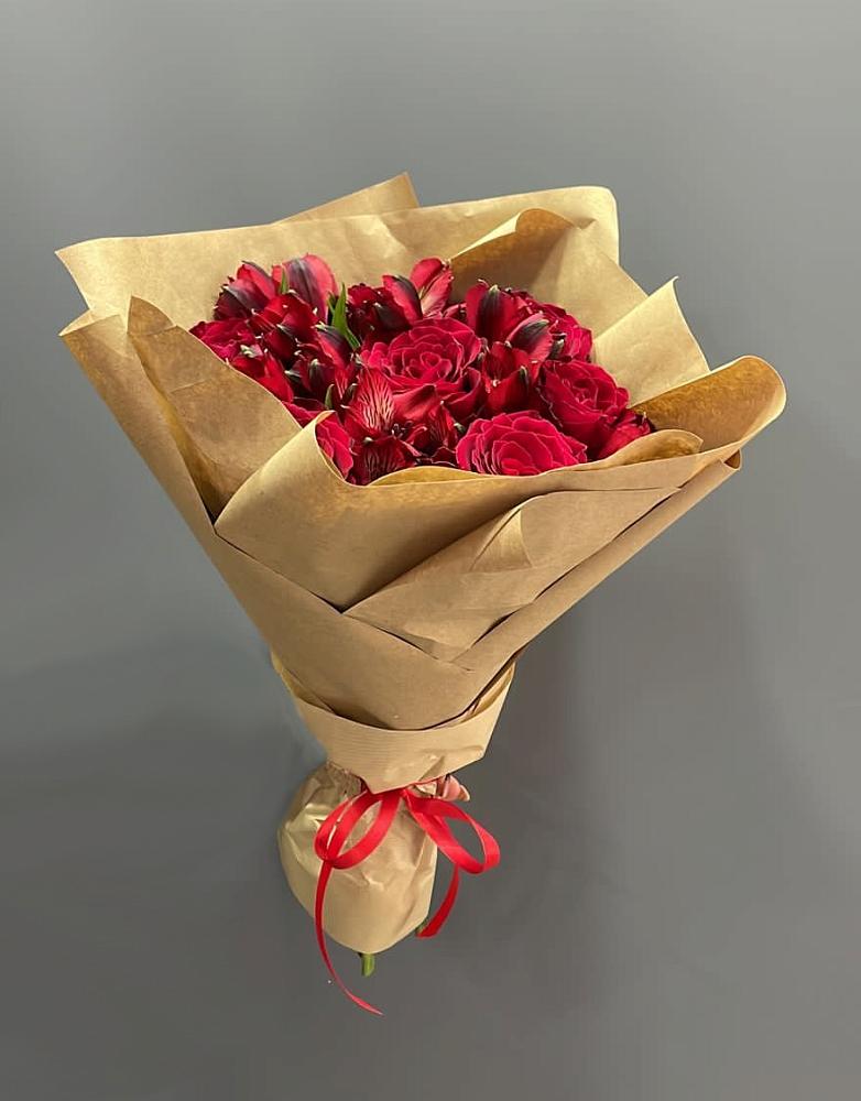 Букет цветов из: Альстромерии и Розы в Мирный