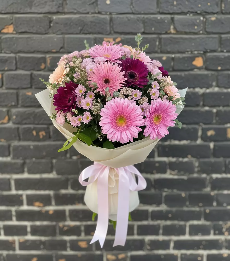 Букет цветов из: Герберы и Хризантемы в Мирный