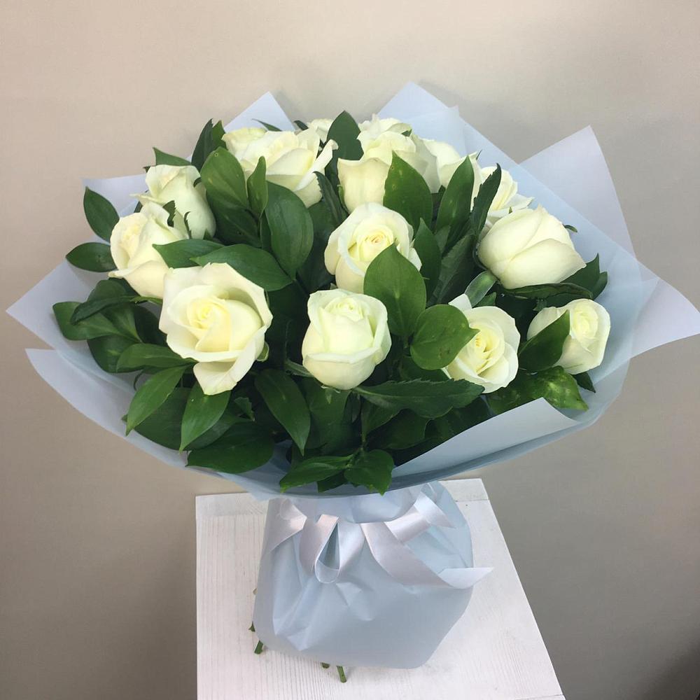 Букет 15 Белых роз Проуд в Мирный