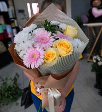 Букет цветов из:  Герберы, Розы и Хризантемы в Мирный