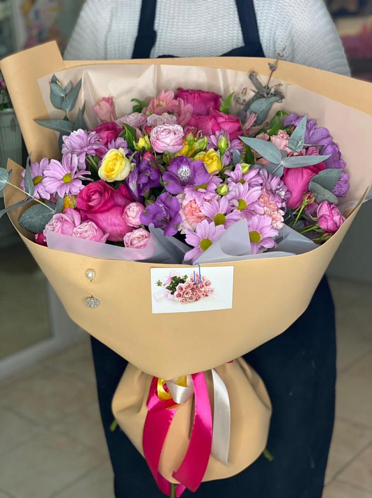 Букет цветов из: Хризантемы, Гвоздики и Альстромерии в Мирный