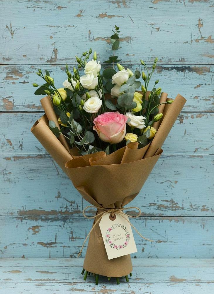 Букет цветов из: Розы и Лизиантусы в Мирный