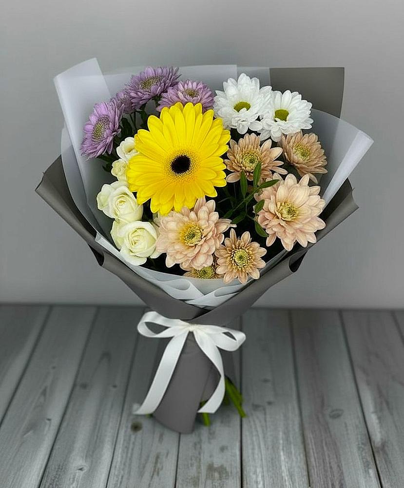 Букет цветов из: Розы, Герберы и Хризантемы в Мирный