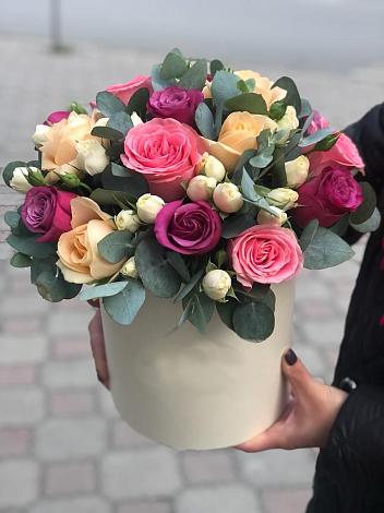 Цветочная композиция из Розы в шляпной коробке в Мирный