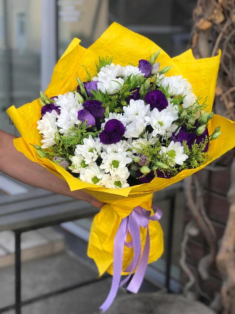 Букет цветов из: Ирисы, Хризантемы и Ромашки в Мирный