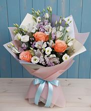 Букет цветов из:  Лизиантусы, Розы, Альстромерии и Гипсофила в Мирный