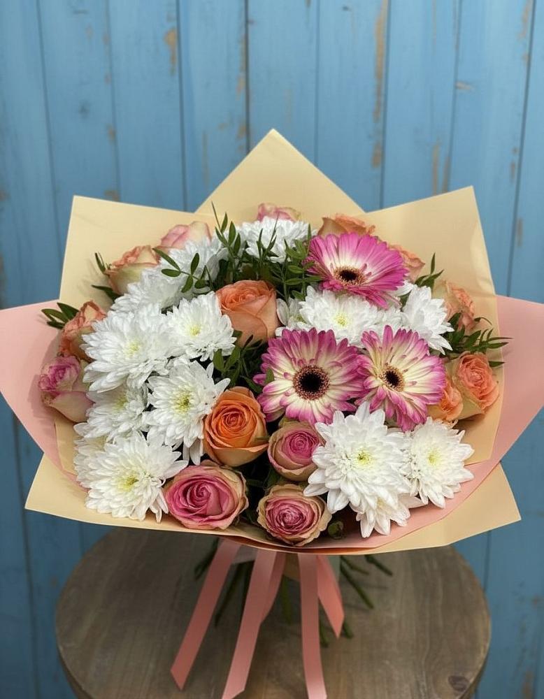 Букет цветов из: Розы, Герберы и Хризантемы в Мирный