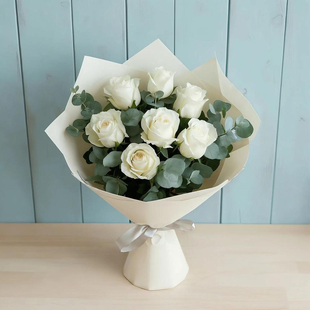Букет Белые розы в Эвкалипте в Мирный