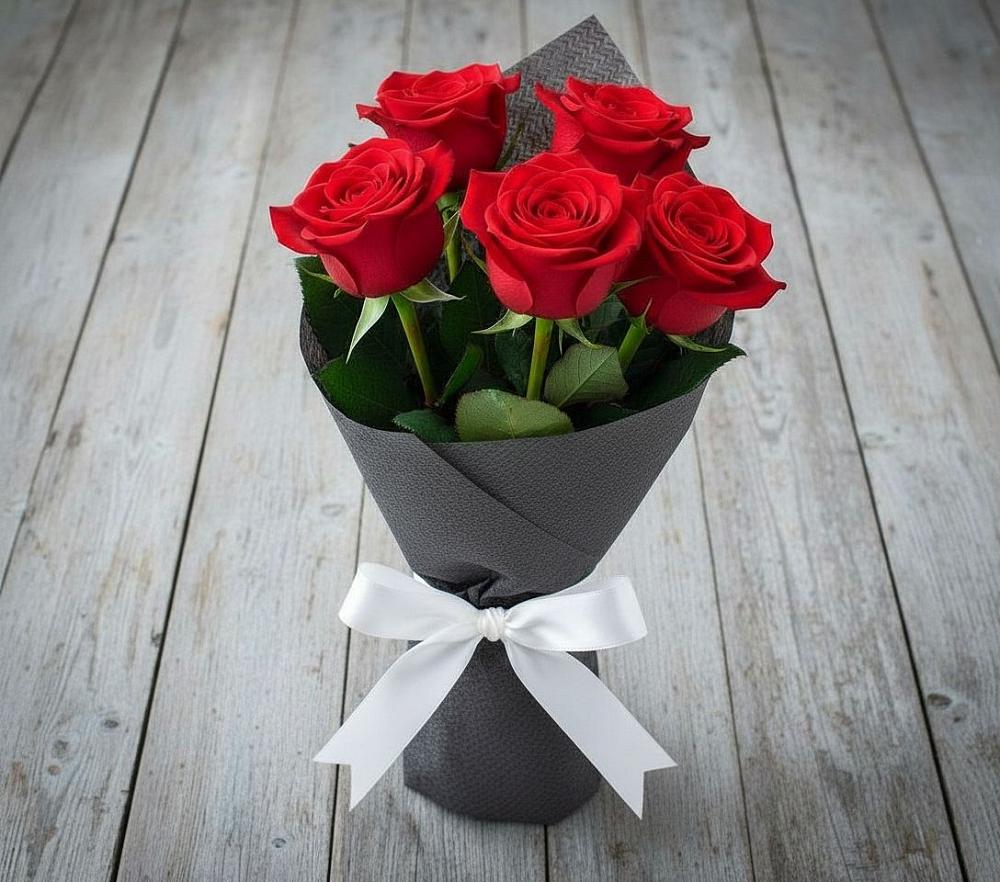 Букет 5 Красных роз Эдлесс Лав в Мирный