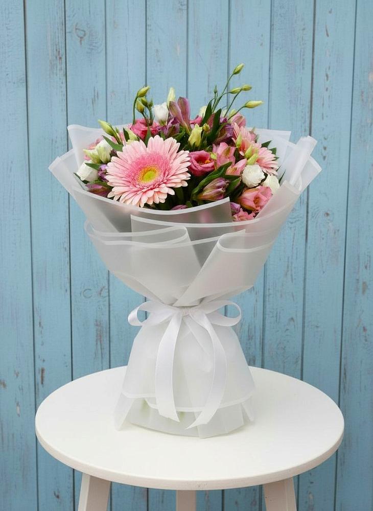 Букет цветов из: Герберы, Альстромерии и Лизиантусы в Мирный