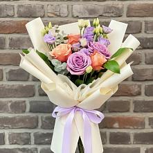 Букет цветов из:  Лизиантусы и Розы в Мирный