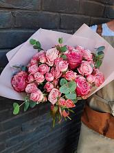 Букет розы в пальмах в Мирный Букет цветов из: Розы в Мирный