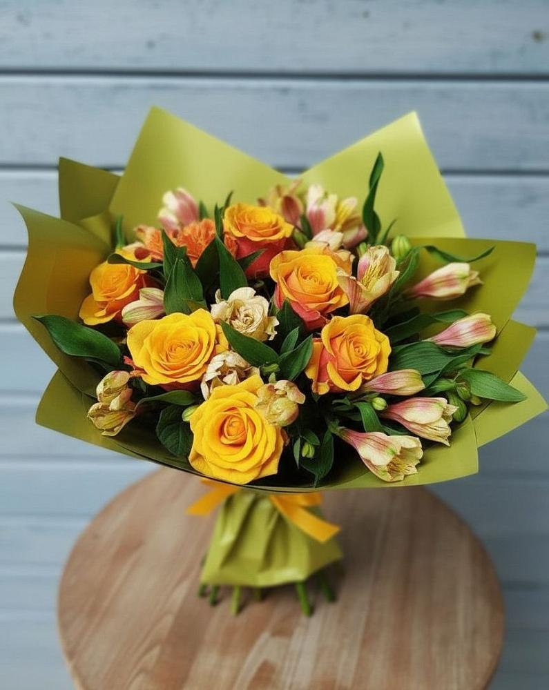Букет цветов из: Альстромерии и Розы в Мирный