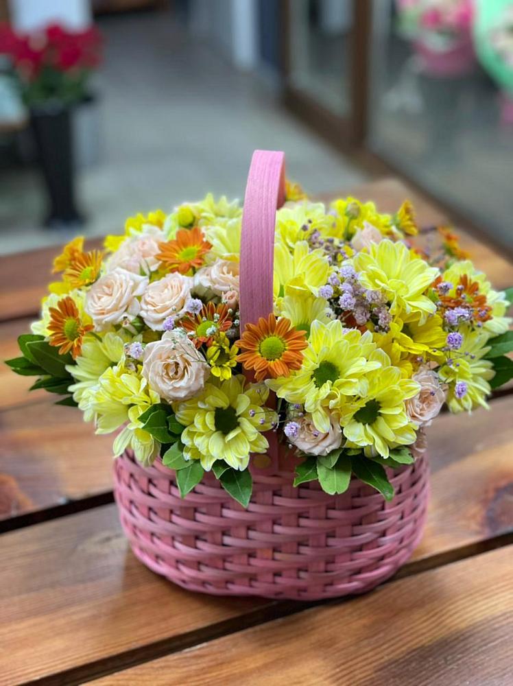Цветочная композиция из Хризантемы и Розы в корзине в Мирный
