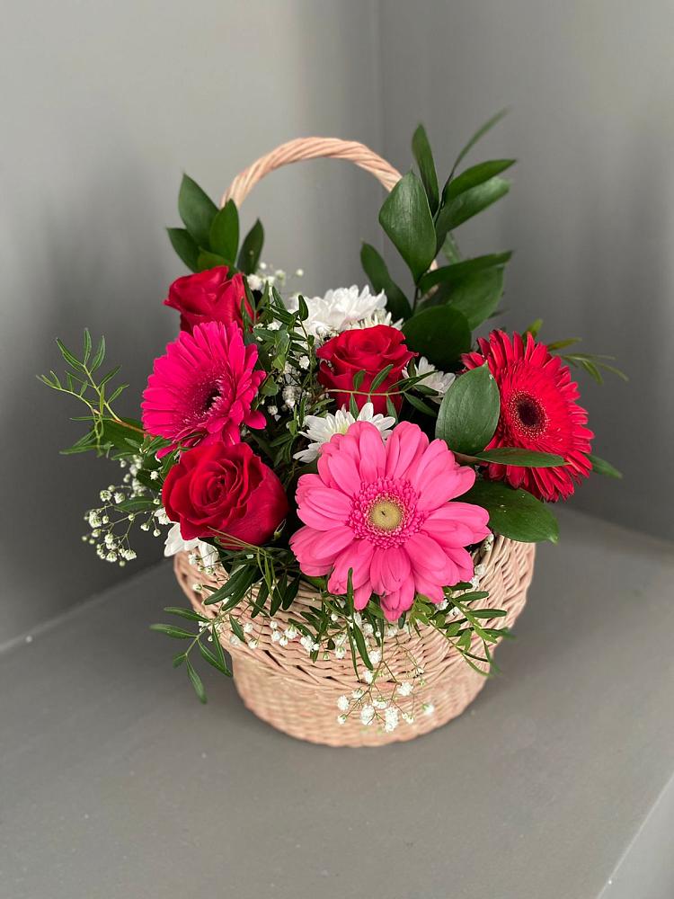 Цветочная композиция из Розы, Хризантемы и Герберы в корзине в Мирный
