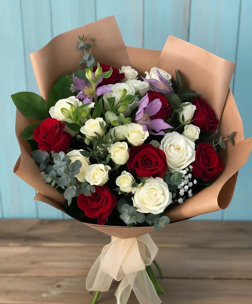 Букет цветов из: Розы и Альстромерии в Мирный