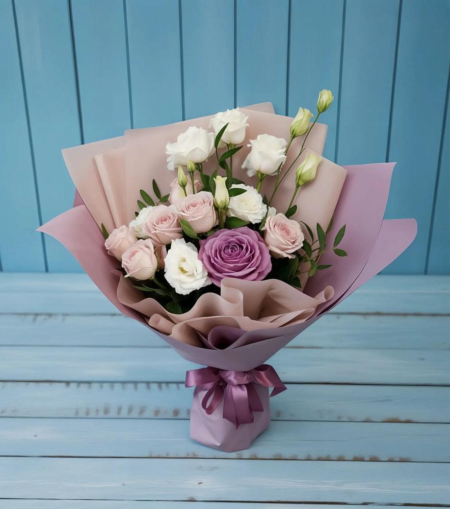 Букет цветов из: Розы и Лизиантусы в Мирный