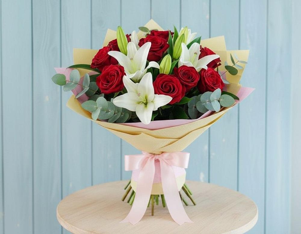 Букет цветов из: Лилии и Розы в Мирный